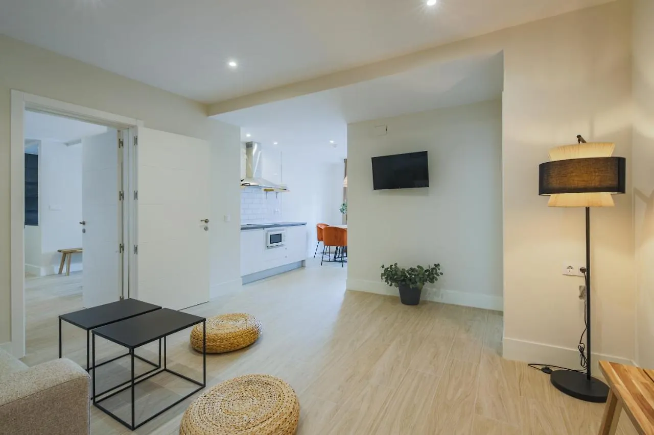 Apartamentos Magna Sevilla 2*, Seville