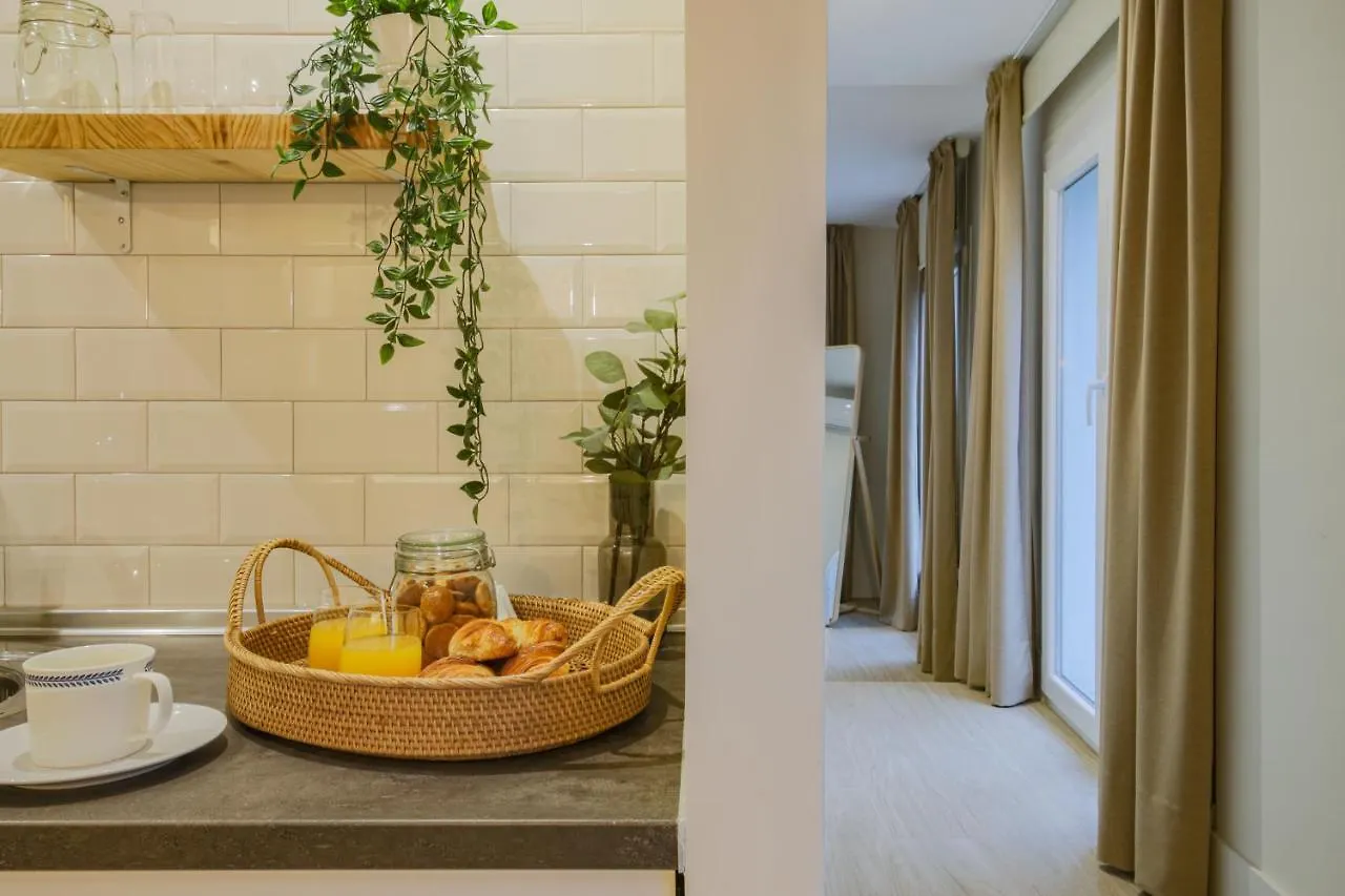 Apartamentos Magna Sevilla 2*, Seville