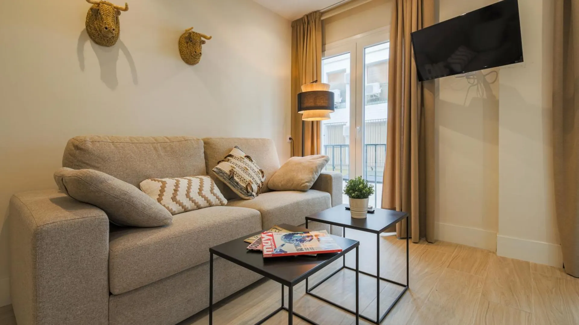 Apartamentos Magna Sevilla 2*, Seville Spain