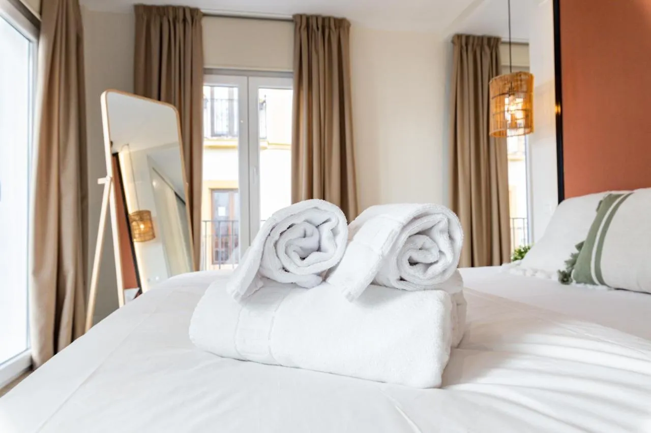 Apartamentos Magna Sevilla 2*,